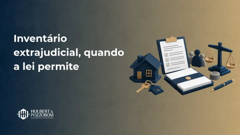 Imagem com fundo em tons azul e bege, com o texto “Inventário extrajudicial, quando a lei permite” e ícones representando documentos, casa, balança de justiça e chaves, além do logotipo “Hubert & Pozzoli Advogados”.
